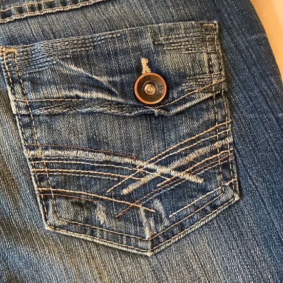 BUCKLE, denim capris, size 28, cotton blend, has some stretch, great condition - Picture 6 of 10